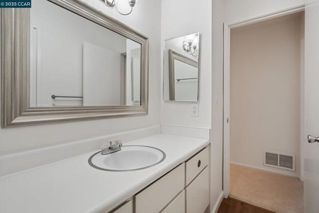 1706 Siskiyou Dr, Walnut Creek CA: https://media.crmls.org/mediaz/8b881b9f-afad-41d3-b519-6886980cbdb8.jpg