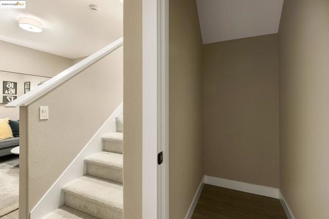 28946 Parkridge Lp, Hayward CA: https://media.crmls.org/mediaz/8b888b30-dae9-4fe7-9910-f45b34774515.jpg