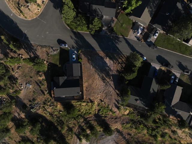 306 Woodridge Court, Weed CA: https://media.crmls.org/mediaz/8b88b6de-64cf-4adc-a4bc-b5bffa222b7e.jpg