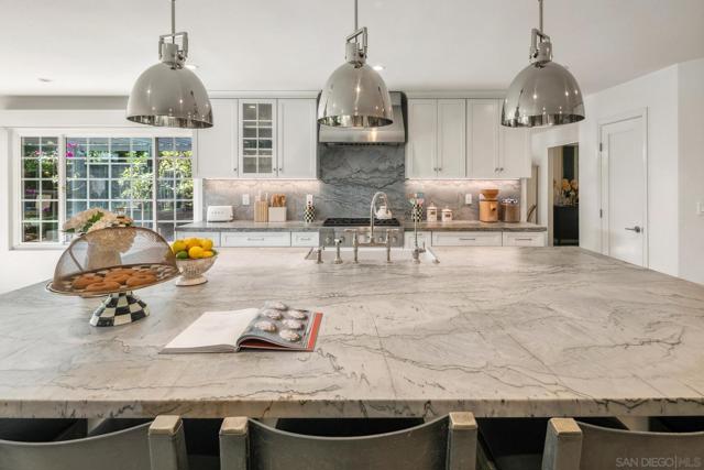 8590 Cliffridge Ave, La Jolla CA: https://media.crmls.org/mediaz/8b89d3db-53aa-405e-9dd0-0330f9141ff9.jpg