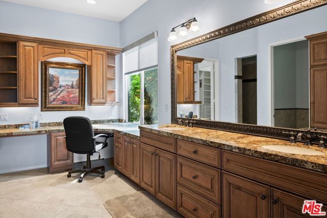 56645 Mountain, La Quinta CA: https://media.crmls.org/mediaz/8b8a6031-4488-441f-afef-4bdc2529d6b5.jpg