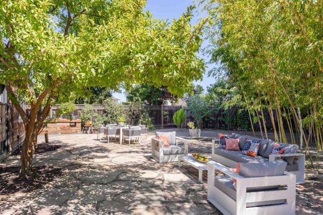 876 Southampton Drive, Palo Alto CA: https://media.crmls.org/mediaz/8b8a9627-8952-47a8-86ce-2845c101f196.jpg