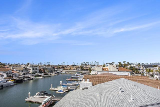 34 The Point, Coronado CA: https://media.crmls.org/mediaz/8b8aa4de-6bf5-47fc-92ec-a5204e70a38a.jpg