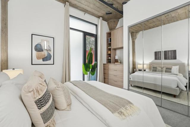 1 S Park Street, San Francisco CA: https://media.crmls.org/mediaz/8b8ac938-1b53-4e5c-a172-8f61cd587fd9.jpg