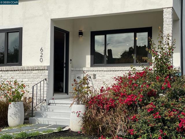 620 Kentucky St, Vallejo CA: https://media.crmls.org/mediaz/8b8ad679-6103-4fb2-b6ea-df01574deb82.jpg