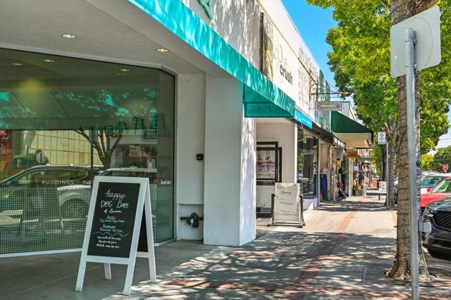 1019 Riverton Drive, San Carlos CA: https://media.crmls.org/mediaz/8b8b6da0-db66-40a6-89a6-b149ea0c6cea.jpg