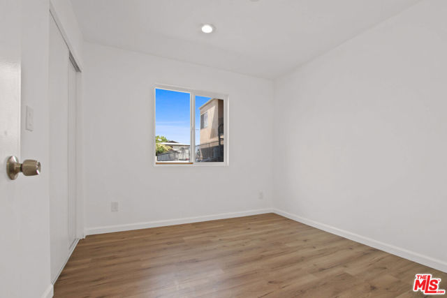 649 1/2 W 92nd Street, Los Angeles CA: https://media.crmls.org/mediaz/8b8bba04-9126-45dc-977c-c0a32a5da1a4.jpg