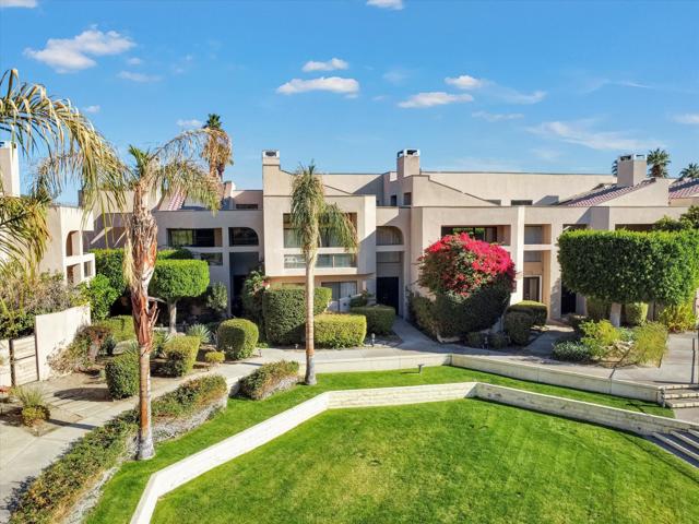 426 Village W Square, Palm Springs CA: https://media.crmls.org/mediaz/8b8bc3b3-f822-4b7f-9d91-0aa7a2942a62.jpg