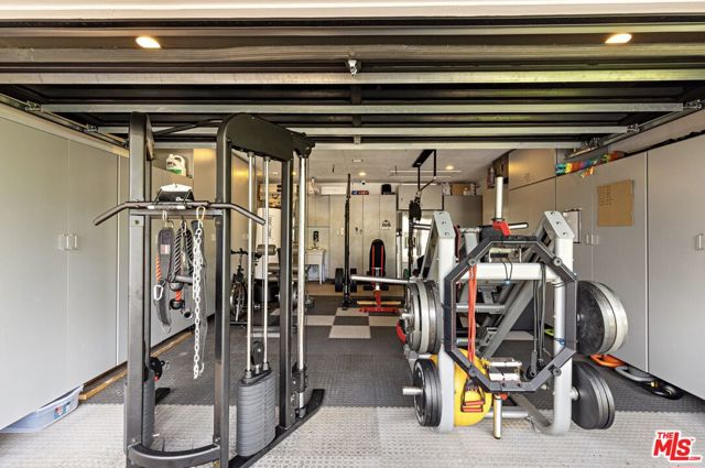 22450 Hatteras Street, Woodland Hills CA: https://media.crmls.org/mediaz/8b8c4fc5-ff29-479b-900f-a348d77a399d.jpg