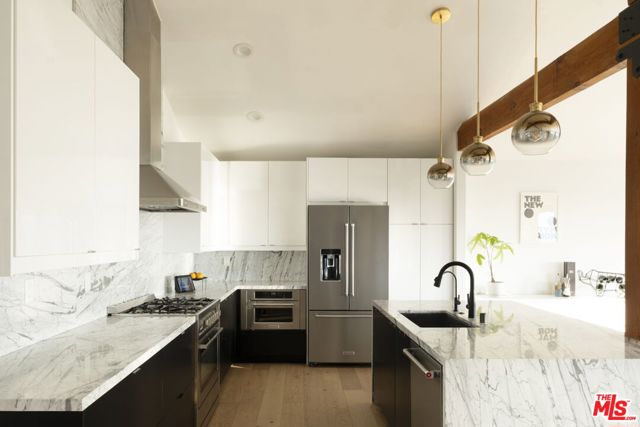1320 Romulus Drive, Glendale CA: https://media.crmls.org/mediaz/8b8cb987-f61b-421f-a732-2e0b4945c2f5.jpg