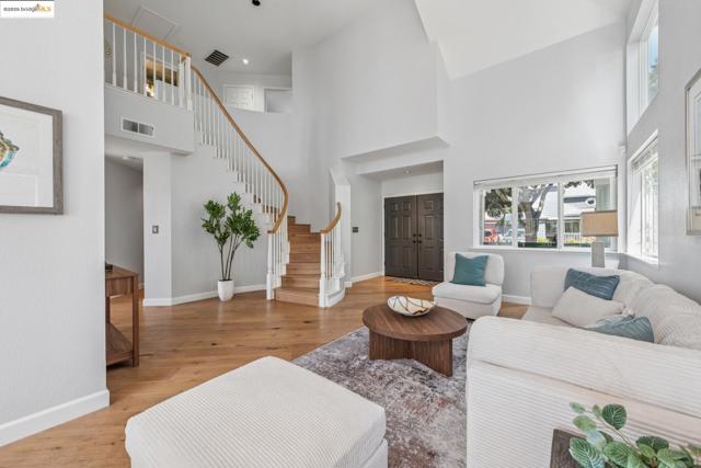 3 Harbor View Dr, Richmond CA: https://media.crmls.org/mediaz/8b8d5169-6279-495c-87a9-270c2d517f0e.jpg