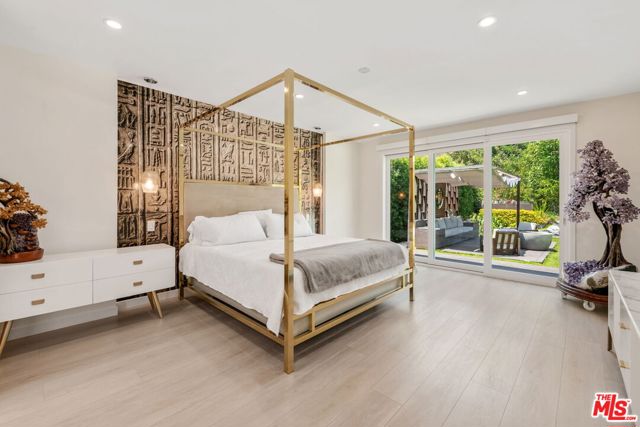 12763 Kling Street, Studio City CA: https://media.crmls.org/mediaz/8b8d863b-ec54-4720-806a-54bbe3739de1.jpg
