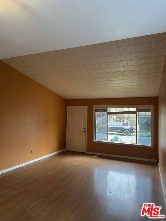 8735 Cedros Avenue, 3 photo 3