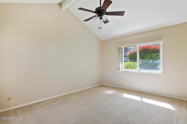 12 Sparrowhawk Lane, Oak Park CA: https://media.crmls.org/mediaz/8b8e06e8-9214-42c4-bfe4-0105169d9fc1.jpg
