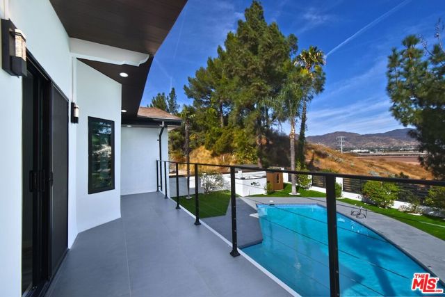 12112 Woodley Avenue, Granada Hills CA: https://media.crmls.org/mediaz/8b8e6d52-3384-47e2-a2ac-532548bb7cad.jpg