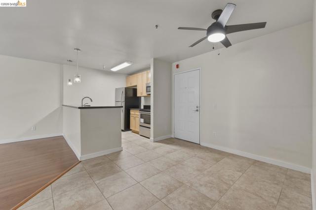 6400 Christie Ave, Emeryville CA: https://media.crmls.org/mediaz/8b8e7968-afea-47fc-b580-1899ae61002c.jpg