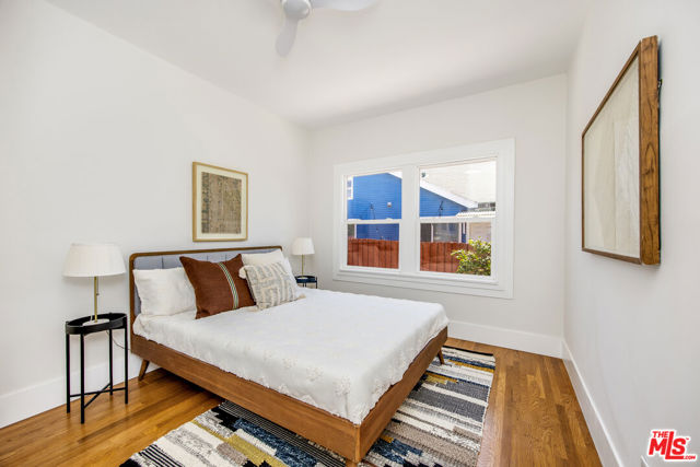407 N Benton Way, Los Angeles CA: https://media.crmls.org/mediaz/8b8efbe3-ff9d-4414-9a5d-497efffa464e.jpg
