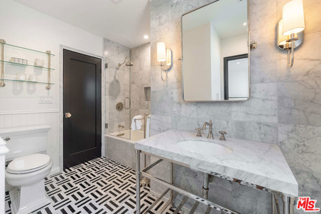236 S Reeves Drive, Beverly Hills CA: https://media.crmls.org/mediaz/8b8f0c73-17b4-4fc2-96e9-d67241bd0b90.jpg