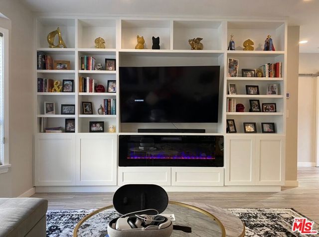 6526 San Vicente Boulevard, Los Angeles CA: https://media.crmls.org/mediaz/8b8f8c5c-0a82-4c99-af89-c9f4016d7579.jpg