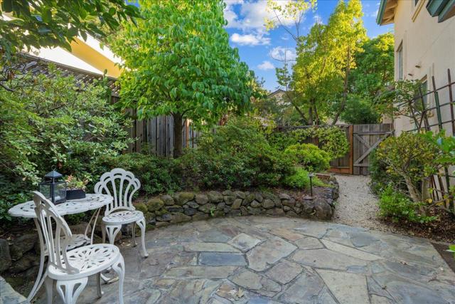4173 El Camino Real, Palo Alto CA: https://media.crmls.org/mediaz/8b8f96be-de32-414b-a078-c683a28aa127.jpg