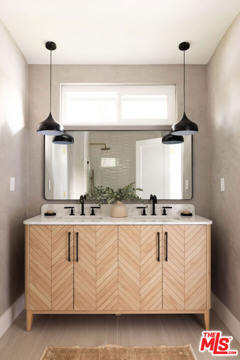 24211 Caris Street, Woodland Hills CA: https://media.crmls.org/mediaz/8b909d92-d60e-4ab5-adcf-aa450e4d418a.jpg