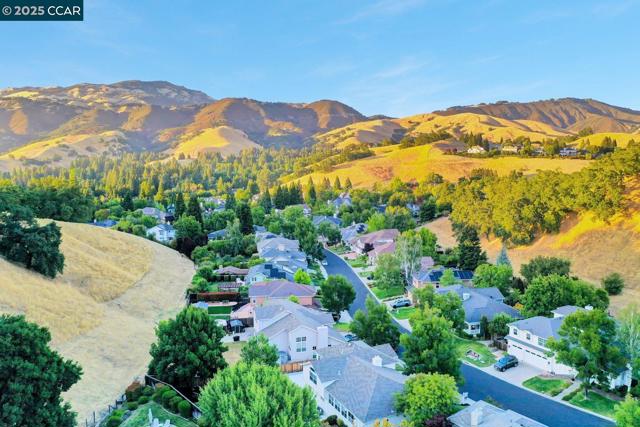 115 Shadewell Dr, Danville CA: https://media.crmls.org/mediaz/8b90b01d-cfa3-4faa-9ff9-085d1795c3fe.jpg