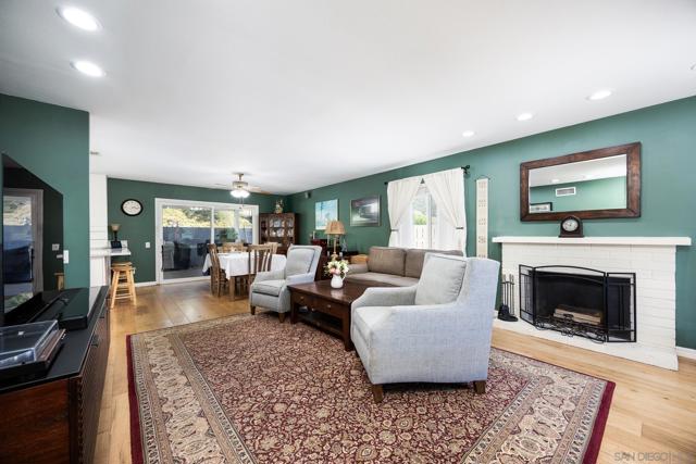 14543 High Pine St, Poway CA: https://media.crmls.org/mediaz/8b90ce38-cf89-4269-b694-55639b14f264.jpg