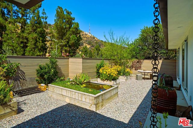 6342 Innsdale Drive, Los Angeles CA: https://media.crmls.org/mediaz/8b91265f-420c-421f-9443-1746f89cddac.jpg