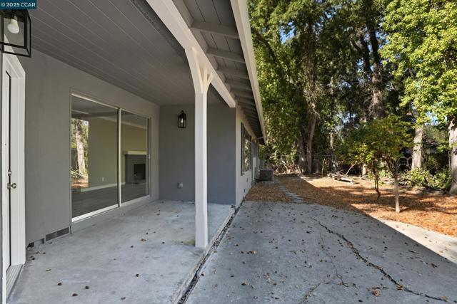 1016 Stone Valley Rd, Alamo CA: https://media.crmls.org/mediaz/8b921eea-50df-4f08-9a6b-742c7c3e7a7c.jpg
