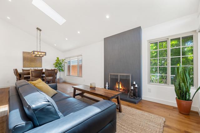 Detail Gallery Image 4 of 25 For 1601 Tucker Ln, Encinitas,  CA 92024 - 4 Beds | 2 Baths