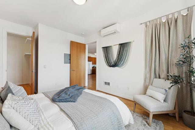 1020 Jackson Street, Oakland CA: https://media.crmls.org/mediaz/8b928344-0458-4f24-baac-e1500db00ce2.jpg