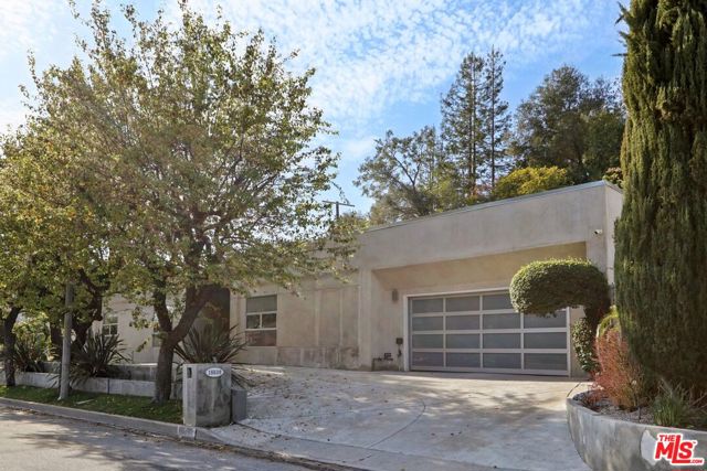15539 Hamner Drive, Los Angeles CA: https://media.crmls.org/mediaz/8b92b60c-7611-467c-bdc7-97b31adb6fee.jpg