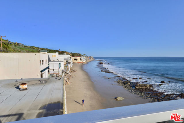 24826 Malibu Road, Malibu CA: https://media.crmls.org/mediaz/8b934ce1-eb80-4d67-80e4-5607239a65b5.jpg