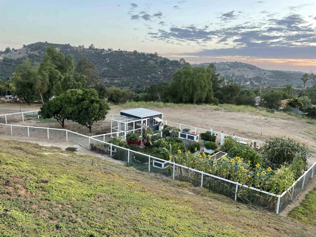 12296 Lilac Hl, Valley Center CA: https://media.crmls.org/mediaz/8b93915d-c9c0-4d01-9821-cda90cdb0b7f.jpg