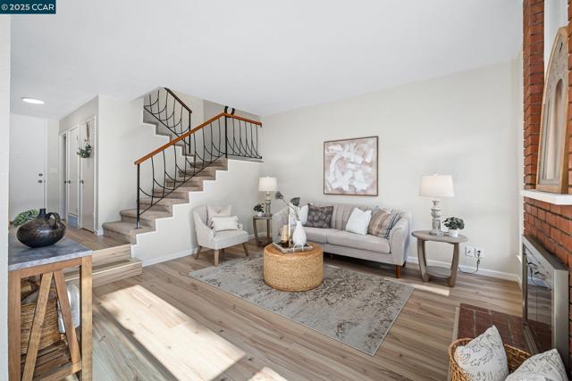 9 Glen Dr, Fairfax CA: https://media.crmls.org/mediaz/8b944c73-b9f0-470b-b11c-b0493944ab42.jpg