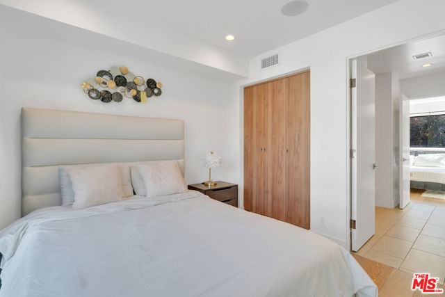 1447 1/4 N Martel Avenue, Los Angeles CA: https://media.crmls.org/mediaz/8b94834f-5235-42f6-a0f5-3eba8734f2c9.jpg