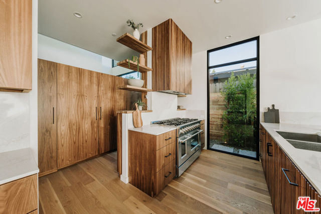 3440 Cattaraugus Avenue, Culver City CA: https://media.crmls.org/mediaz/8b94a054-c49d-4705-a4b7-733c3c5a9eb5.jpg