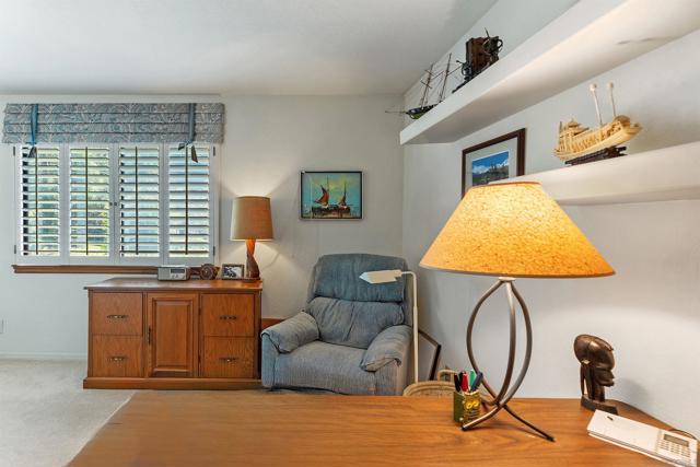 12982 Polvera Ct, San Diego CA: https://media.crmls.org/mediaz/8b950542-1900-4b5a-bd2b-d61efd831718.jpg
