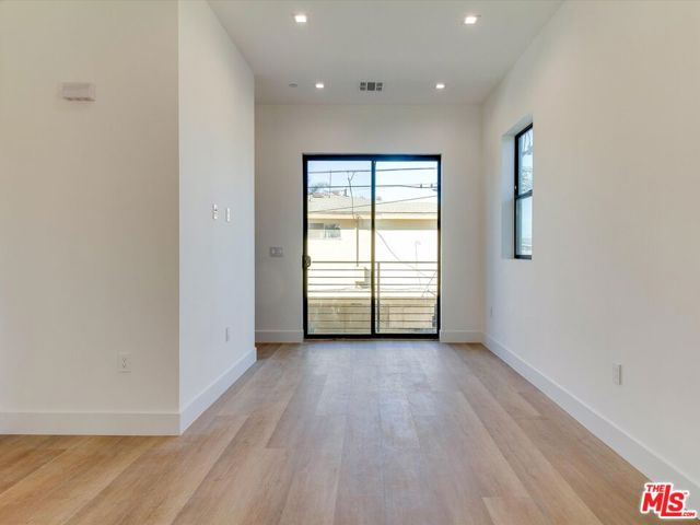 2817 S Redondo Boulevard, Los Angeles CA: https://media.crmls.org/mediaz/8b950e22-ccbe-458d-afe9-9df07cb6629e.jpg