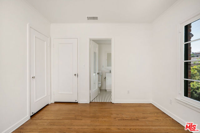 135 N Orange Drive, Los Angeles CA: https://media.crmls.org/mediaz/8b953e23-6cc0-4e11-b167-c80ee1892d00.jpg