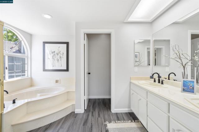 5 Stuart Place, Danville CA: https://media.crmls.org/mediaz/8b95d092-9f07-4c39-89c8-d5c4f0e3d6f0.jpg