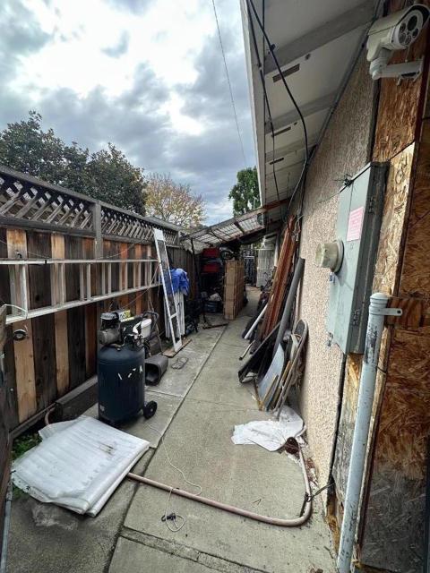 2462 Meridian Avenue, San Jose CA: https://media.crmls.org/mediaz/8b961f9c-3f75-49d7-9ab3-018d9e9846e3.jpg