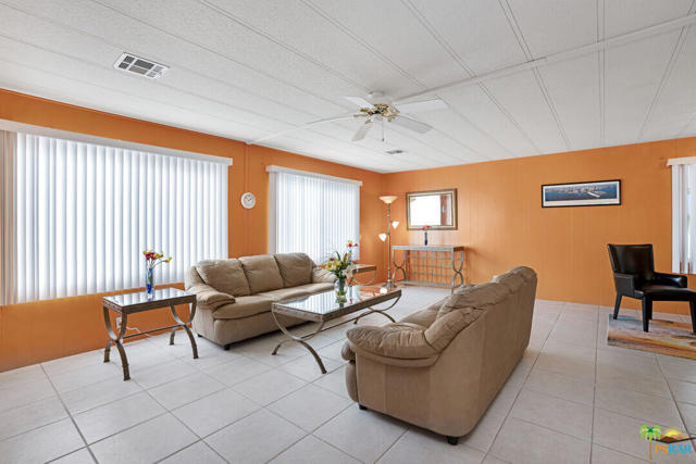 119 Aliso Drive, Palm Springs CA: https://media.crmls.org/mediaz/8b963ee8-fa32-4d12-91fd-291e6594cbcc.jpg