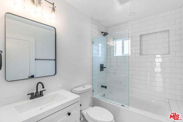 1536 11th Street, Santa Monica CA: https://media.crmls.org/mediaz/8b9663b5-2a22-4192-afa6-a273c3c7d368.jpg