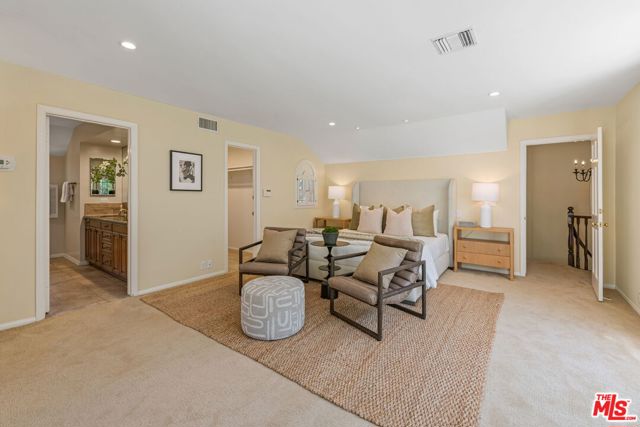 1376 San Ysidro Drive, Beverly Hills CA: https://media.crmls.org/mediaz/8b9675ad-2891-4171-853a-56e10697bbf7.jpg