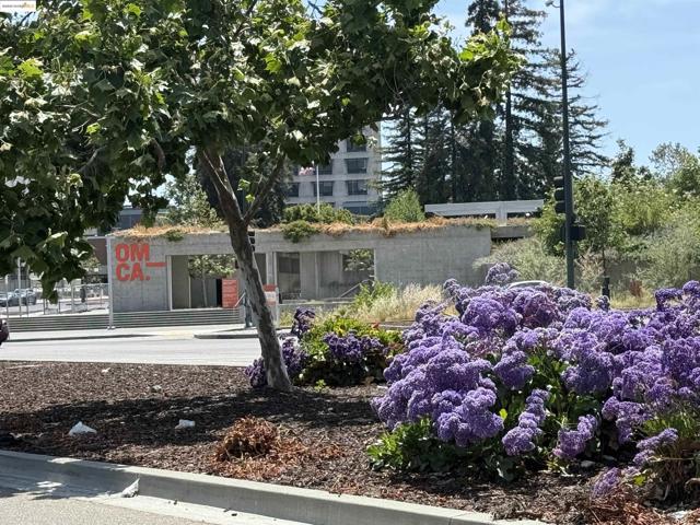 1830 Lakeshore Ave, Oakland CA: https://media.crmls.org/mediaz/8b96ce53-8759-4d3a-8ef9-af210c38ac2e.jpg