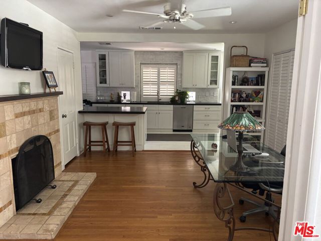 22491 Domingo Road, Woodland Hills CA: https://media.crmls.org/mediaz/8b970ad2-c87a-461c-a107-5a48120f10cb.jpg