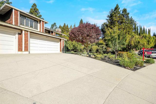 311 Andros Dr, San Ramon CA: https://media.crmls.org/mediaz/8b97340a-f079-48ce-b2d4-d00927f83782.jpg