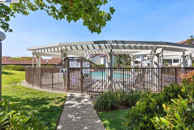 21103 Gary Dr, Hayward CA: https://media.crmls.org/mediaz/8b982011-fbca-4499-84ab-9adc9026b5a4.jpg