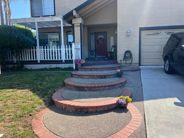 1298 Hersman Drive, Gilroy CA: https://media.crmls.org/mediaz/8b984c3d-cfaf-4752-850d-f02572d6f3d5.jpg